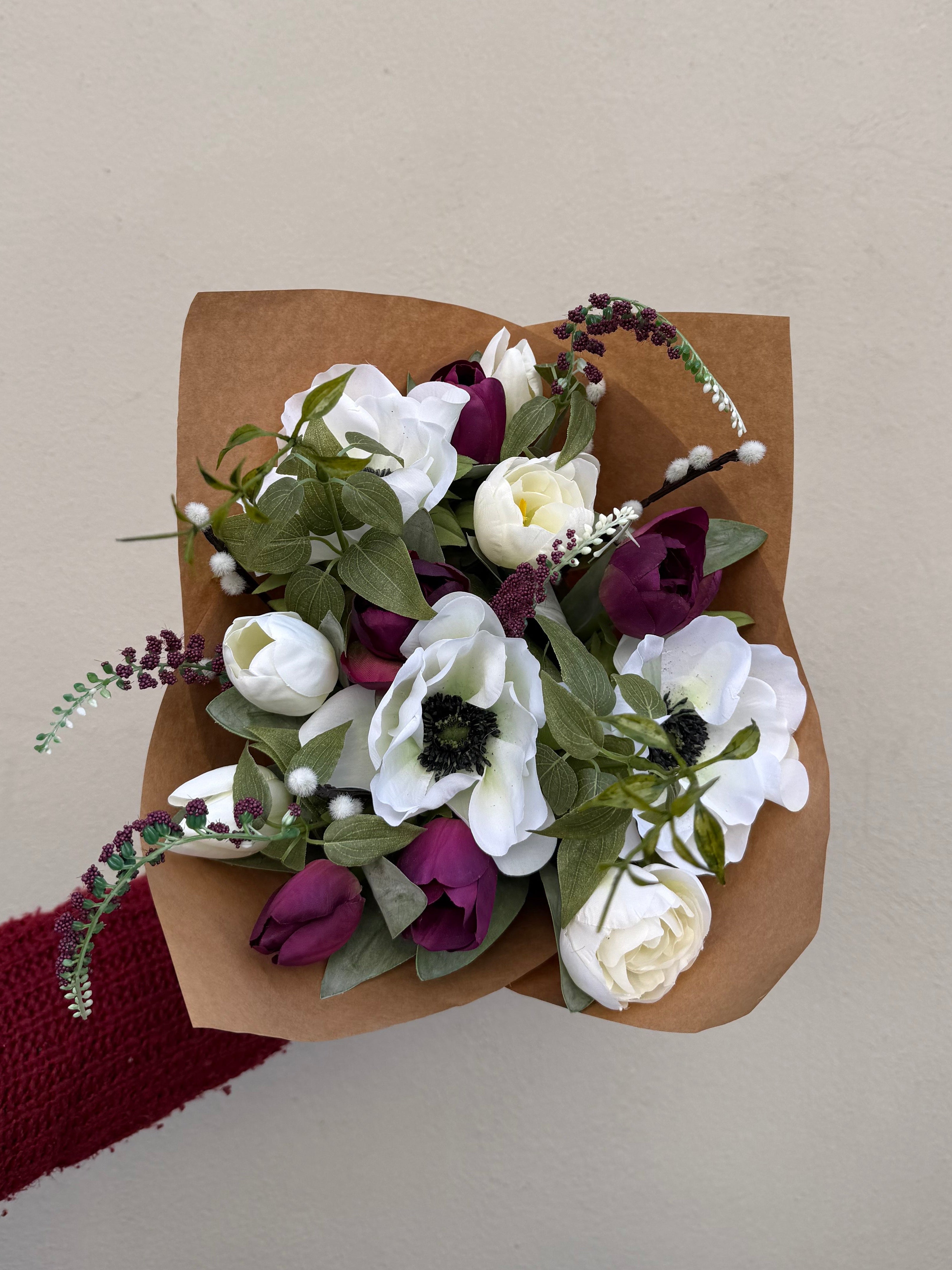 Anemonbukett - Vit/Mörklila