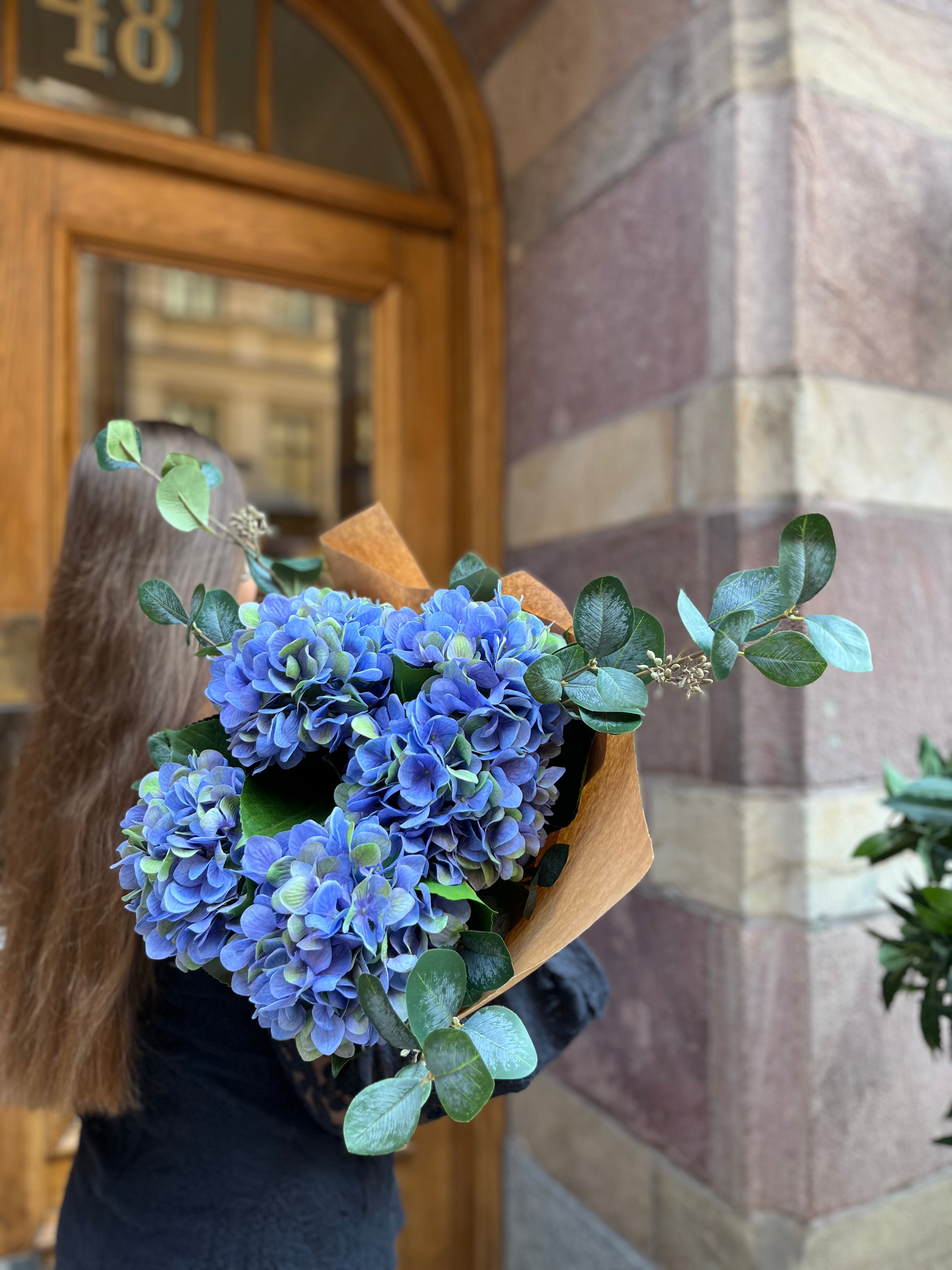 Hortensiabukett med bär - Blå