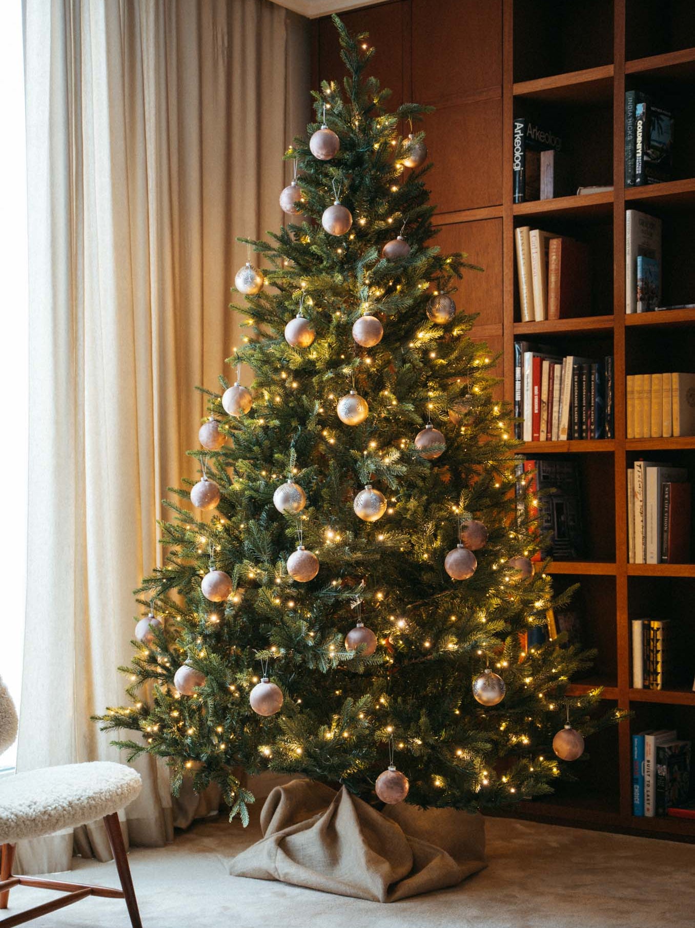 Julgran Nestow LED & timer. Konstgran 230 - 260 cm